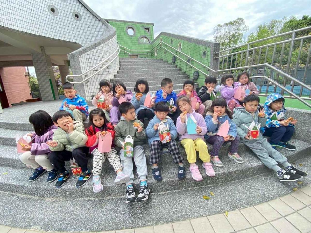 line_album_兒童節活動(婦幼隊宣導+雞蛋糕餐車)_250407_85 line_album_兒童節活動(婦幼隊宣導+雞蛋糕餐車)_250407_85