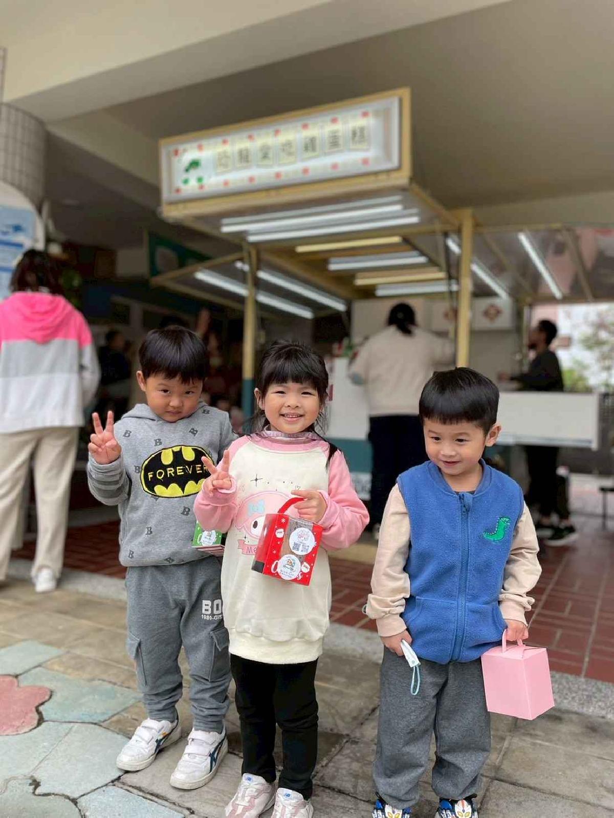 line_album_兒童節活動(婦幼隊宣導+雞蛋糕餐車)_250407_196 line_album_兒童節活動(婦幼隊宣導+雞蛋糕餐車)_250407_196