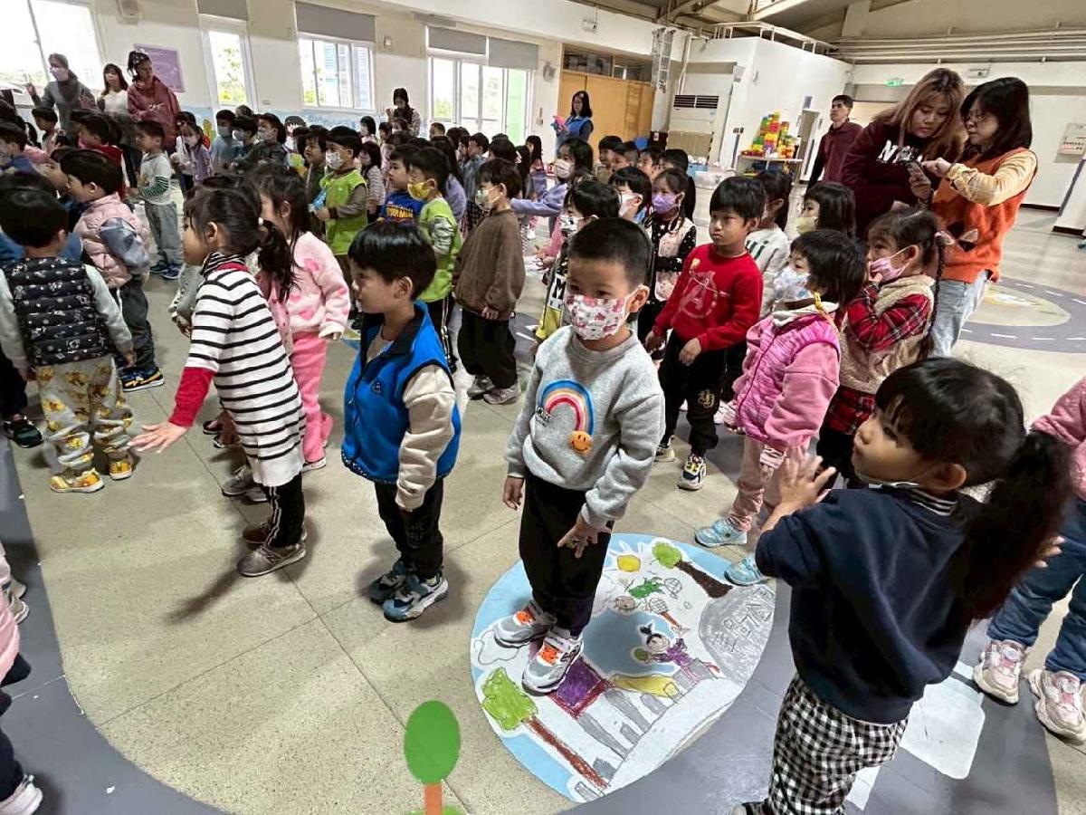 line_album_兒童節活動(婦幼隊宣導+雞蛋糕餐車)_250407_95 line_album_兒童節活動(婦幼隊宣導+雞蛋糕餐車)_250407_95